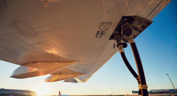 Flugzeug Betankung Kerosin