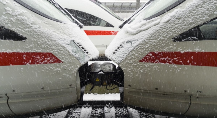 DB ICE Bahn Winter Foto iStock thmaerpic
