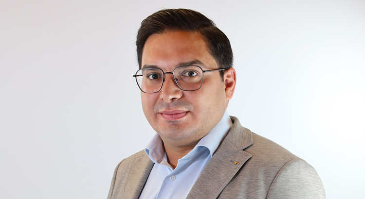 Karaca Ömer CEO Schmetterling Foto Schmetterling