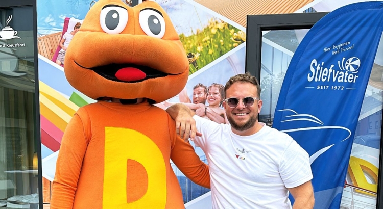 Stiefvater Aida Maskottchen Foto Reisebüro Stiefvater