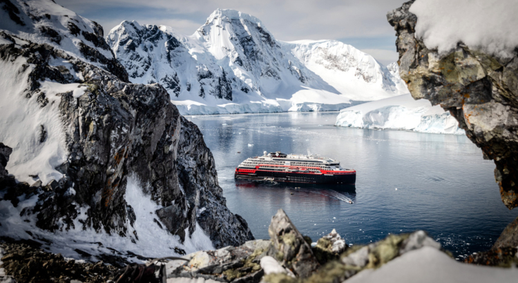 HX Antarktis Orne Harbour Foto Oscar Farrera.jpg