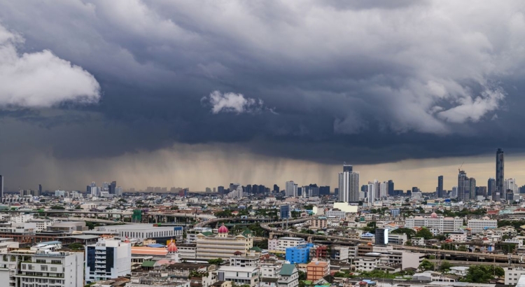 Thailand Bangkok Sturm Unwetter Foto iStock Waraphorn Aphai