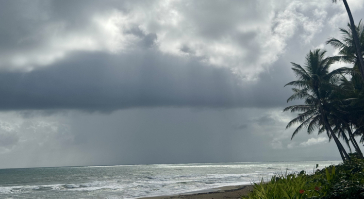 Regenwolken Unwetter Karibik Strand
