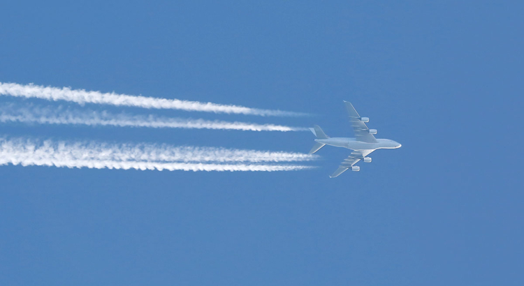Flugzeug Kondensstreifen