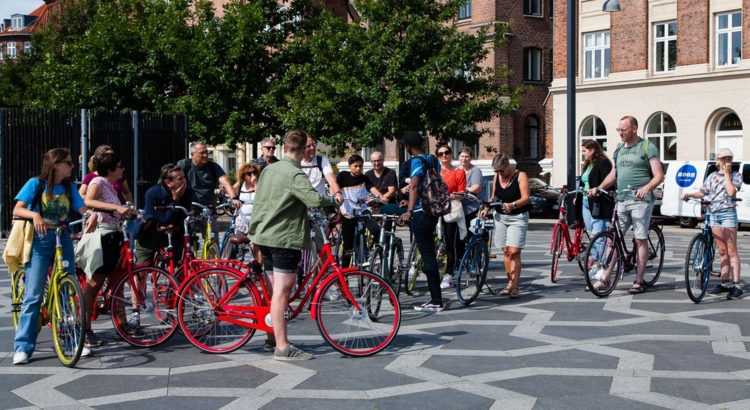Dänemark Kopenhagen Touristen Fahrrad Rad Foto iStock Denis Olsen