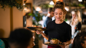 Kellner Kellnerin Restaurant Service Gastronomie