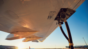 Flugzeug Betankung Kerosin